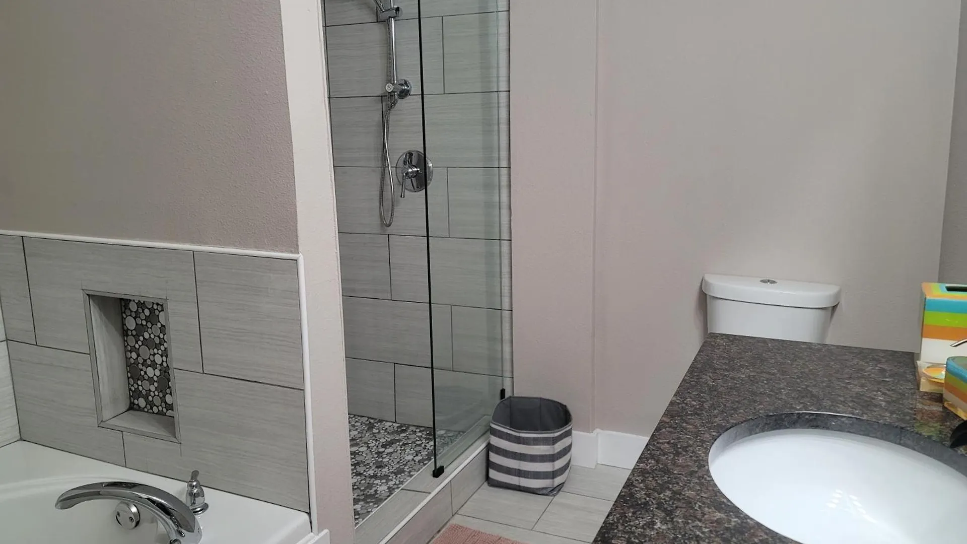 Great Large Home,8 Min From Downtown Pensacola 0*,
